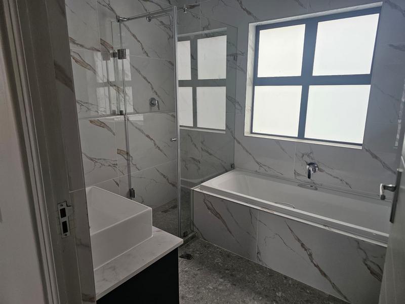 To Let 3 Bedroom Property for Rent in Uitzicht Western Cape